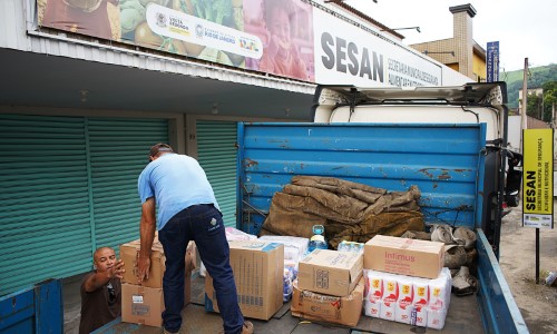 Doações arrecadadas pela Prefeitura de VR seguem para Juiz de Fora para ajudar famílias vítimas das chuvas